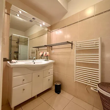 Le Allan By Apirent #balcony #central #wi-fi